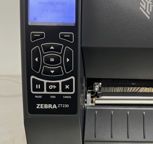  impressora térmica não imprime  impressora zebra não imprime etiqueta  etiqueta saindo em branco  impressão apagada zebra  impressora térmica não reconhece etiquetas  erro head open zebra  erro ribbon out  impressora zebra travando  impressora zebra offline  impressora térmica não liga  impressora imprime etiquetas tortas  calibrar impressora zebra  configurar impressora zebra  troca de cabeça de impressão zebra  manutenção impressora térmica